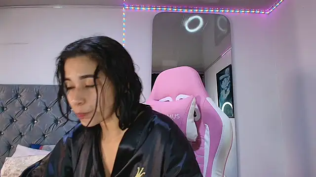 GraceWallace  online show from October 29, 2025, 11:50 pm