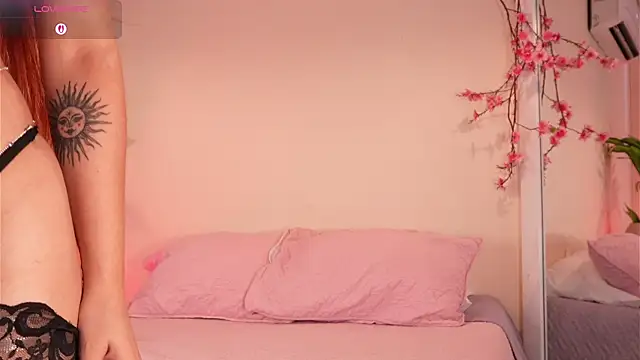 mili moon  online show from November 12, 2025, 12:16 pm