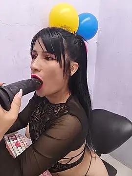 Snapshot of karinnahotdirty chatting on June 19, 2026, 10:13 pm karinnahotdirty online show from June 19, 2026, 10:13 pm