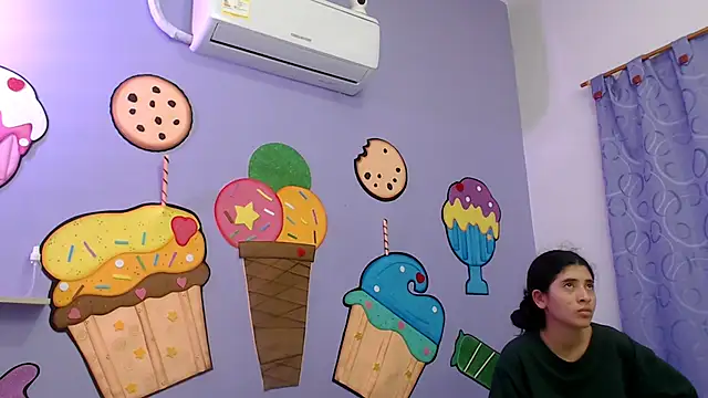 skinnykalitzo18 online show from December 18, 2025, 1:39 pm