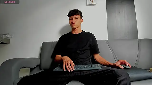 2Amateur Guys online show from February 5, 2026, 7:40 pm