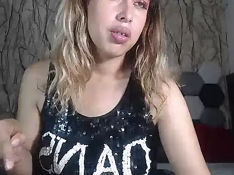 Snapshot of AntonellaBlanc chatting on September 24, 2025, 9:07 pm AntonellaBlanc online show from September 24, 2025, 9:07 pm