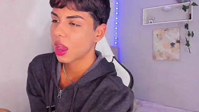 Snapshot of Thomas_wil chatting on October 20, 2025, 10:16 am Thomas wil online show from October 20, 2025, 10:16 am