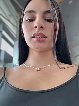Snapshot of MartiinaRosse chatting on February 4, 2026, 2:12 pm MartiinaRosse online show from February 4, 2026, 2:12 pm