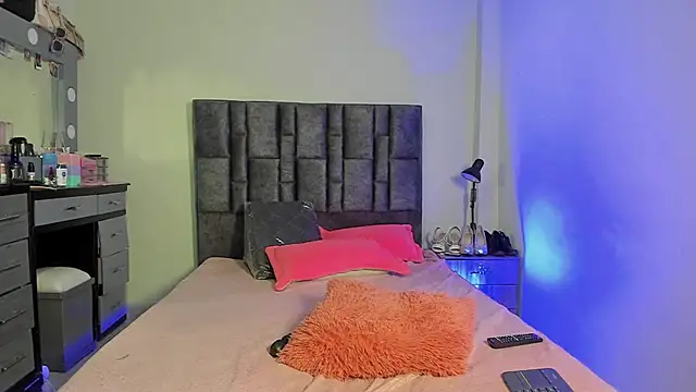 Esmeraldaa- online show from January 8, 2026, 5:54 am