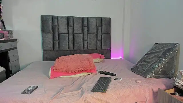 Esmeraldaa- online show from April 9, 2026, 6:02 am