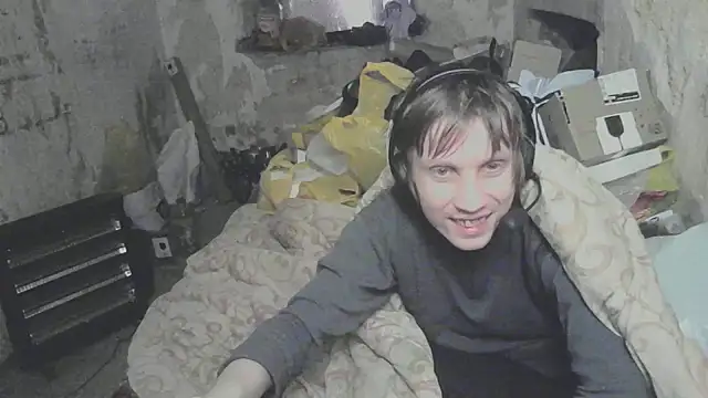 Snapshot of makarov1993 chatting on April 18, 2026, 5:28 pm makarov1993 online show from April 18, 2026, 5:28 pm