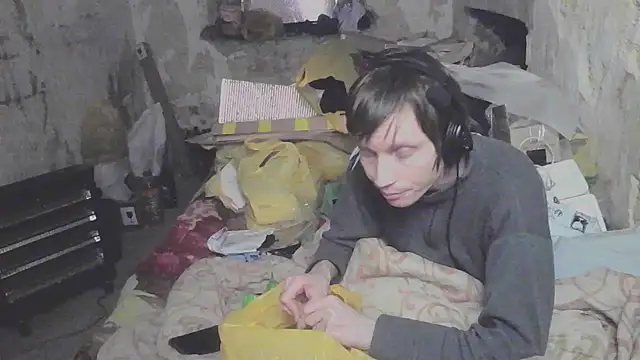 Snapshot of makarov1993 chatting on April 24, 2026, 2:25 am makarov1993 online show from April 24, 2026, 2:25 am