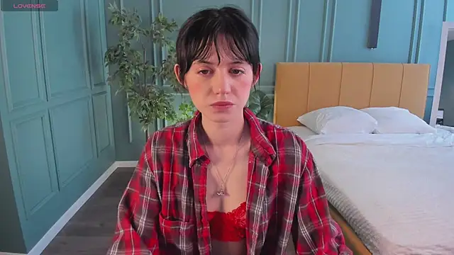 chloe dreammm online show from April 19, 2026, 5:29 am