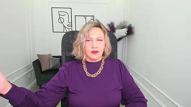 NinaStarle online show from November 5, 2025, 4:23 am