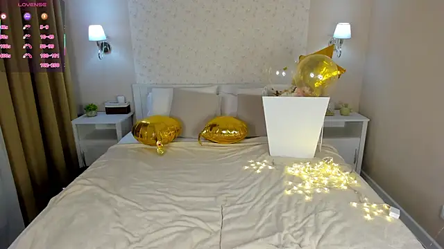 Chloee White online show from December 5, 2025, 10:02 am