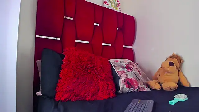 Camila hot ts online show from October 16, 2025, 4:52 pm