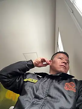 Manu0586 online show from April 23, 2026, 1:02 pm