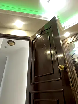 CharlesBrown  online show from November 6, 2025, 12:39 pm