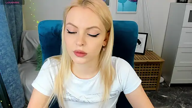 Snapshot of KatherineePierce chatting on May 22, 2026, 3:17 pm KatherineePierce online show from May 22, 2026, 3:17 pm