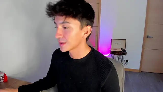 sweettaaron01 online show from October 2, 2025, 5:53 pm