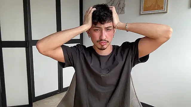 sweettaaron01 online show from February 24, 2026, 6:28 pm