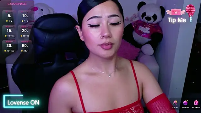 evelyn ch  online show from November 8, 2025, 10:59 am