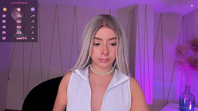 IsabellaMoreau online show from February 1, 2026, 6:17 pm