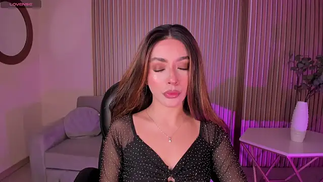 IsabellaMoreau online show from July 7, 2026, 8:13 pm