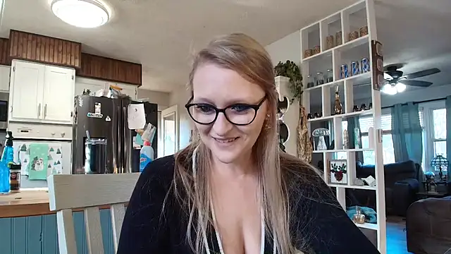 Snapshot of Thesquirtnqueen chatting on November 19, 2025, 1:44 pm Thesquirtnqueen online show from November 19, 2025, 1:44 pm