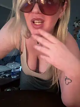 Granlady7 online show from April 15, 2026, 7:58 pm