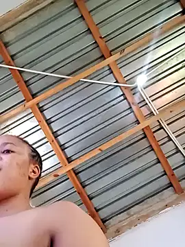 Snapshot of HugeTitisxx chatting on October 2, 2025, 9:05 am HugeTitisxx online show from October 2, 2025, 9:05 am