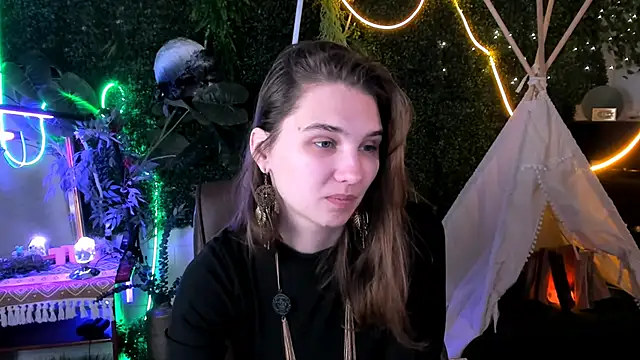 TessaMill online show from October 3, 2025, 5:26 am