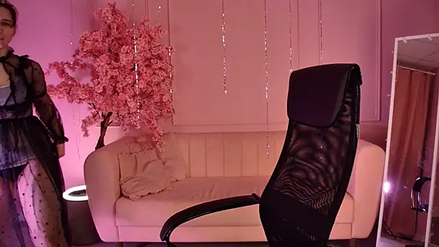 TessaMill online show from March 10, 2026, 9:14 am