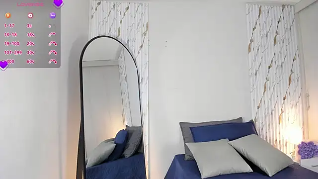 Snapshot of MissVioleet_ chatting on June 9, 2026, 7:25 pm MissVioleet online show from June 9, 2026, 7:25 pm