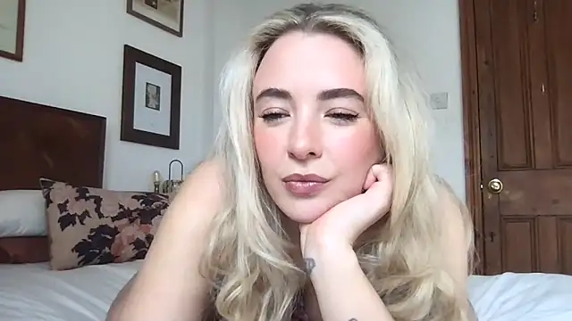 rosiegirl33 online show from March 20, 2026, 11:37 am