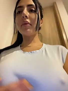 Snapshot of oh_nina chatting on July 18, 2026, 12:15 am oh nina online show from July 18, 2026, 12:15 am