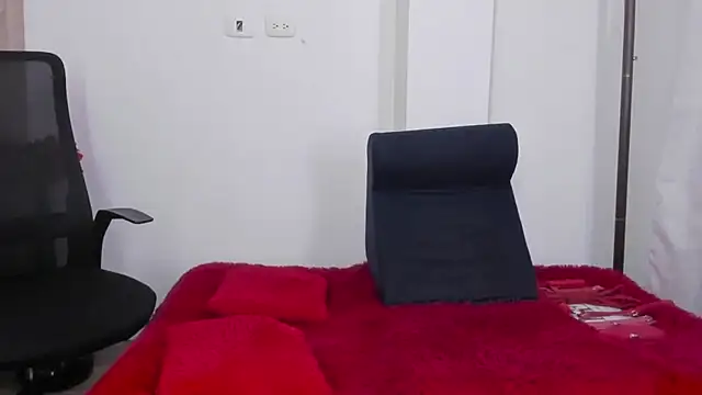 miaroberts69 online show from May 28, 2026, 12:30 am