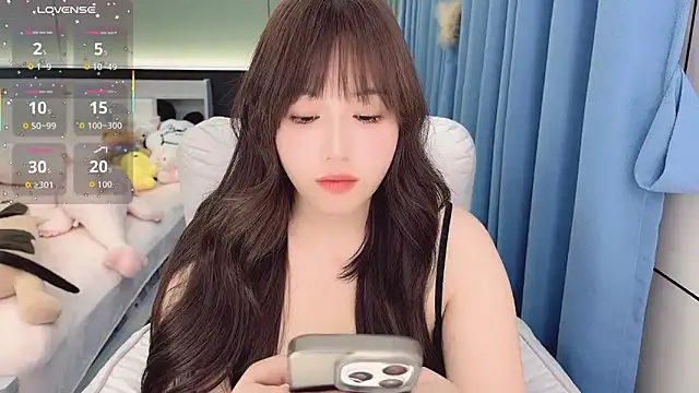 Liuyifei2005 online show from January 5, 2026, 5:27 pm