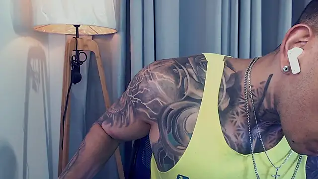 Snapshot of Shane_Clay chatting on September 19, 2025, 10:32 pm Shane Clay online show from September 19, 2025, 10:32 pm