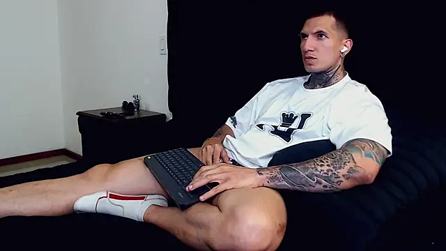 Snapshot of Shane_Clay chatting on October 6, 2025, 9:23 pm Shane Clay online show from October 6, 2025, 9:23 pm