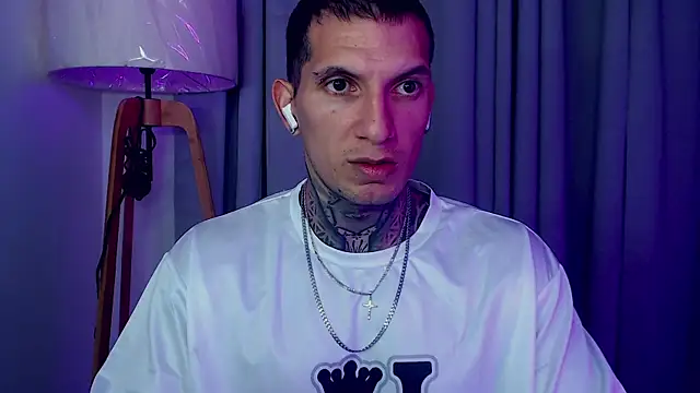 Snapshot of Shane_Clay chatting on October 21, 2025, 1:39 am Shane Clay online show from October 21, 2025, 1:39 am