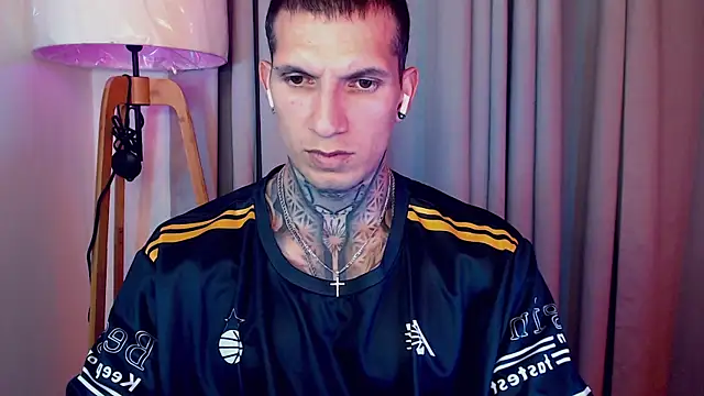 Snapshot of Shane_Clay chatting on October 28, 2025, 1:42 am Shane Clay online show from October 28, 2025, 1:42 am