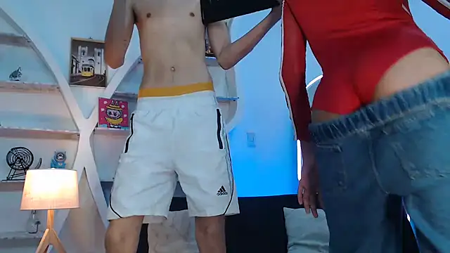 Snapshot of TWINKS_FRIENDS chatting on September 10, 2025, 1:27 am TWINKS FRIENDS online show from September 10, 2025, 1:27 am