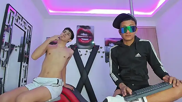 Snapshot of TWINKS_FRIENDS chatting on September 30, 2025, 7:24 am TWINKS FRIENDS online show from September 30, 2025, 7:24 am