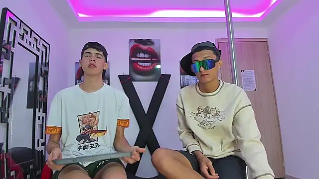 Snapshot of TWINKS_FRIENDS chatting on October 5, 2025, 7:17 am TWINKS FRIENDS online show from October 5, 2025, 7:17 am