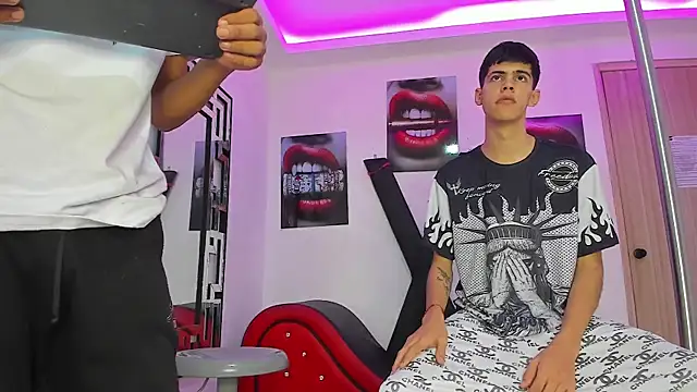 Snapshot of TWINKS_FRIENDS chatting on October 10, 2025, 7:18 am TWINKS FRIENDS online show from October 10, 2025, 7:18 am