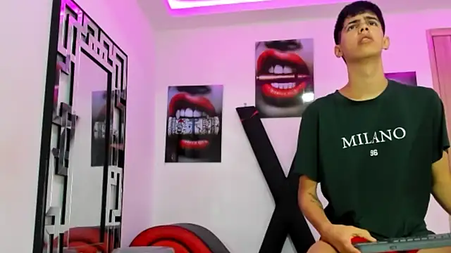 Snapshot of TWINKS_FRIENDS chatting on October 19, 2025, 7:20 am TWINKS FRIENDS online show from October 19, 2025, 7:20 am