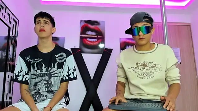 Snapshot of TWINKS_FRIENDS chatting on October 22, 2025, 7:19 am TWINKS FRIENDS online show from October 22, 2025, 7:19 am