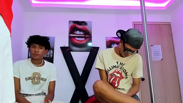 Snapshot of TWINKS_FRIENDS chatting on October 24, 2025, 7:27 am TWINKS FRIENDS online show from October 24, 2025, 7:27 am