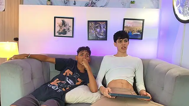 TWINKS FRIENDS online show from April 17, 2026, 1:36 pm