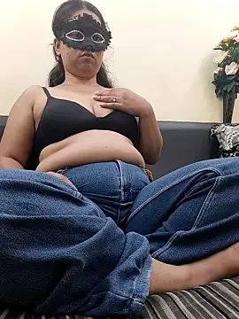 Iampriyaaa15 online show from October 8, 2025, 10:24 am