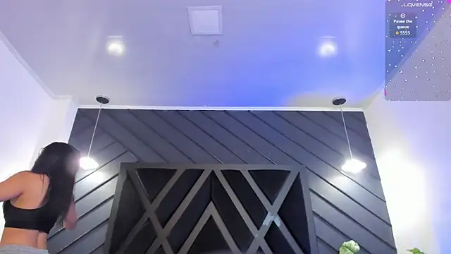 zoe martins  online show from September 30, 2025, 5:29 pm