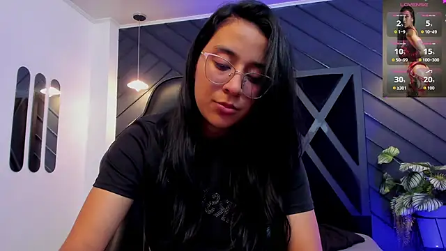 zoe martins  online show from October 11, 2025, 5:55 pm