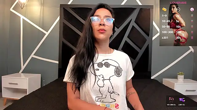 zoe martins  online show from October 23, 2025, 11:20 am